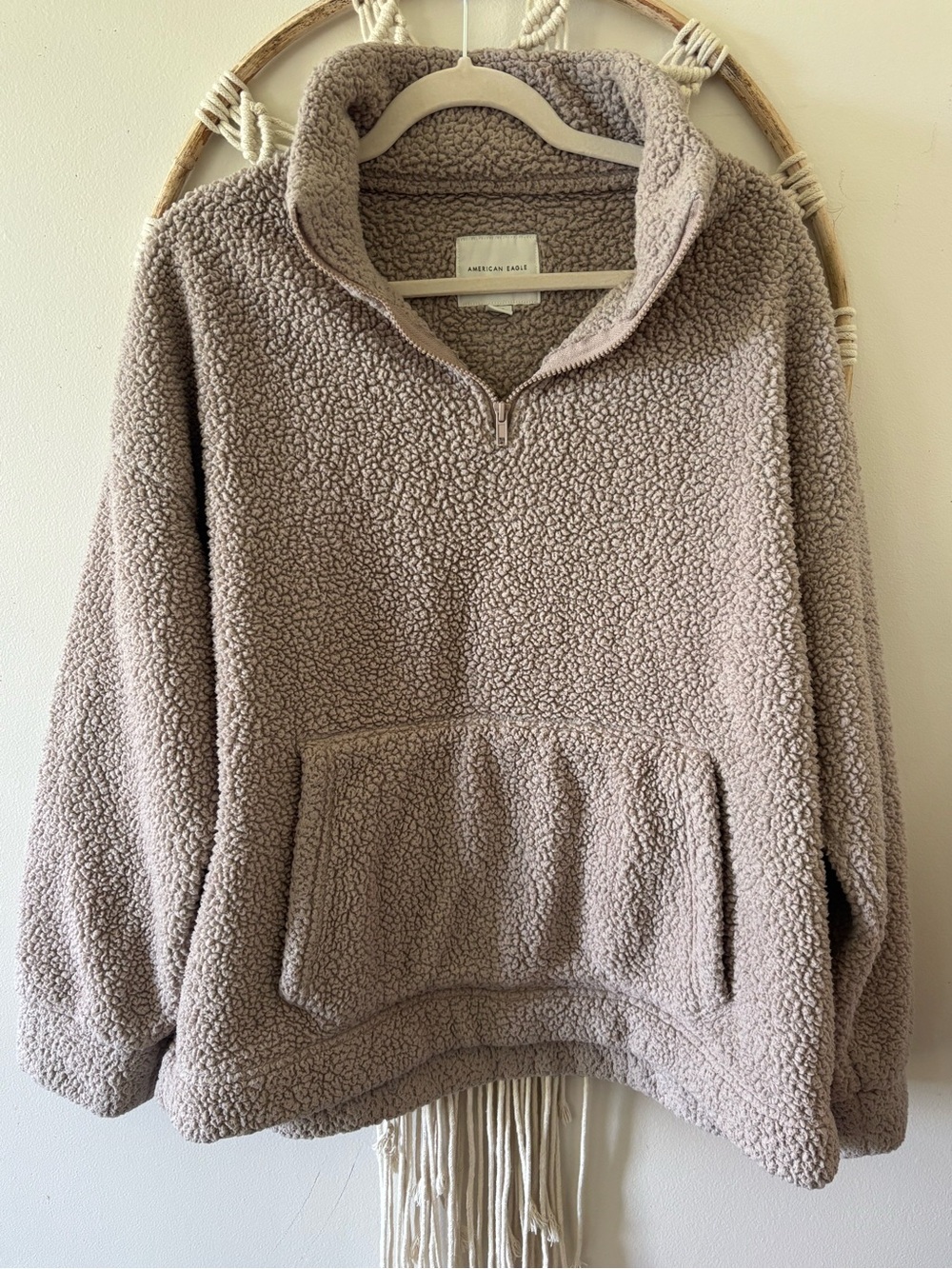American Eagle pullover